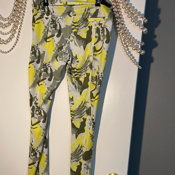 Sean John yellow & green patterned XL stretchy pants - Picture 5 of 9